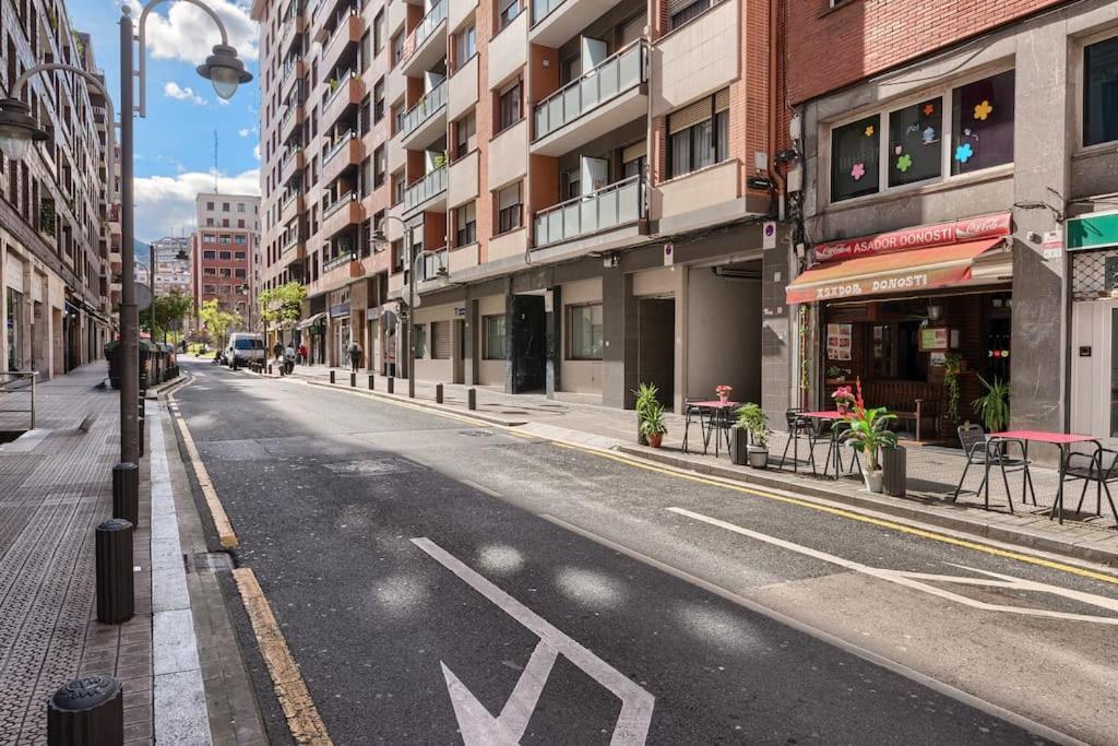 San Mames Football & Parking Bilbao Exteriör bild